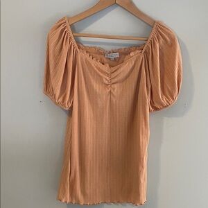 Status by Chenault tan/peach top size L.